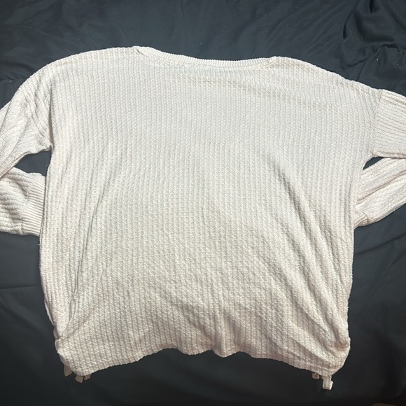 Women’s Medium long sleeve knitted T-shirt - Picture 3 of 3